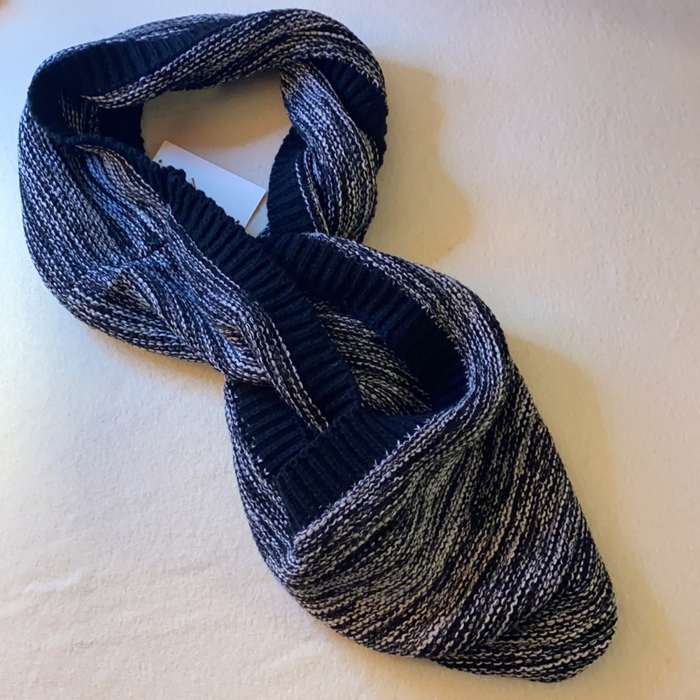 Infinity Scarf - Picture 2 of 4